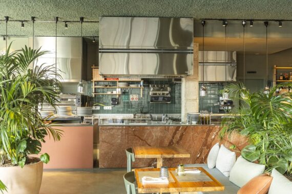 Cocina Restaurante Mala Pekora 4 Cocina vista y barra Restaurante Pizzeria Mala Pekora