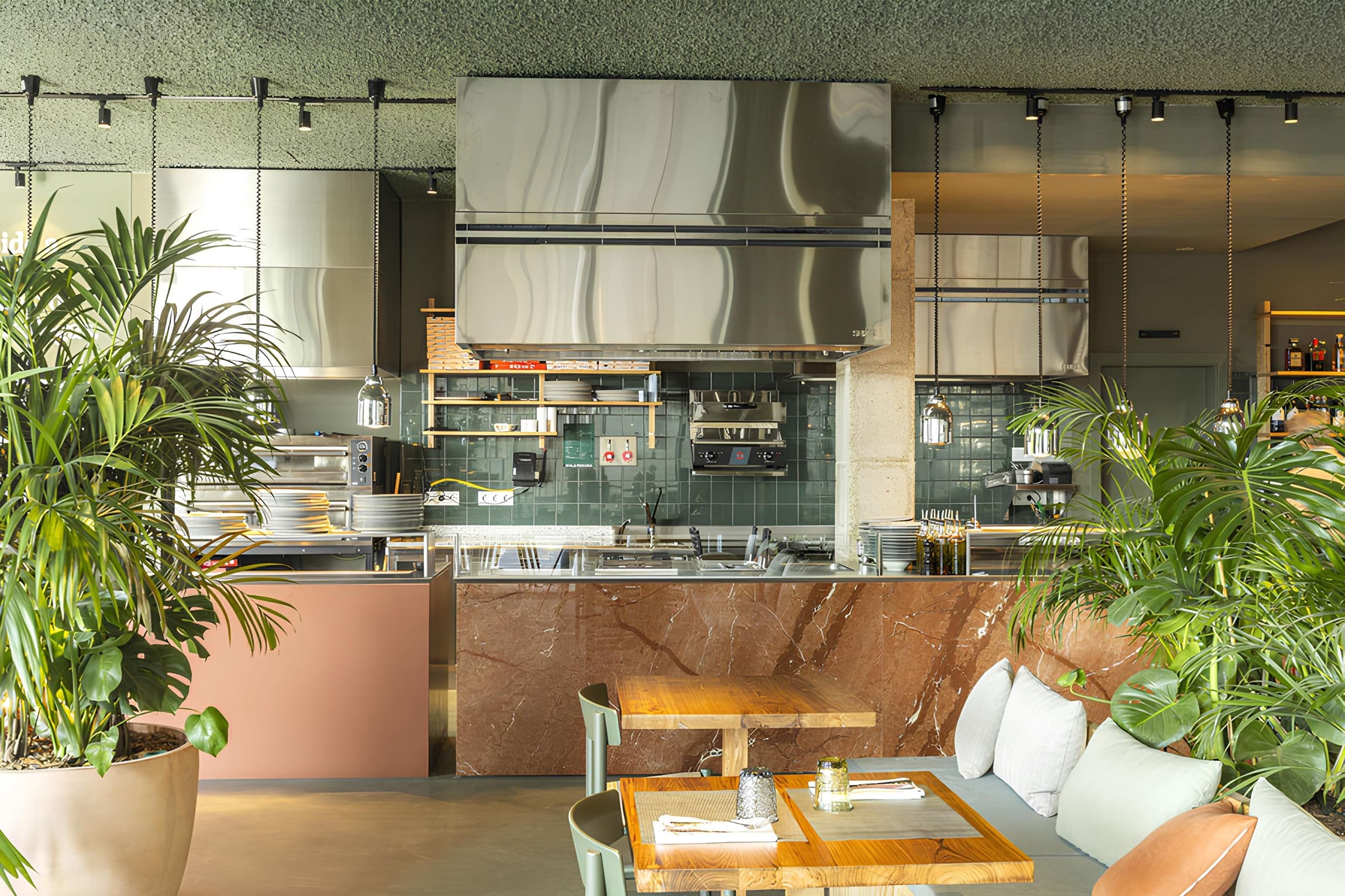 Cocina Restaurante Mala Pekora 4A Cocina vista y barra Restaurante Pizzeria Mala Pekora