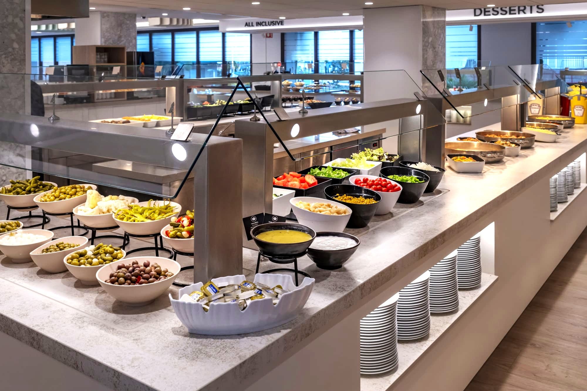 11 buffet Hotel Oasis Park.jpg